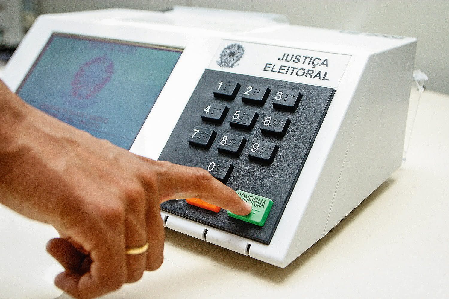 Pesquisa Dataform/ECM aponta “disputa aberta” para o Governo e o Senado