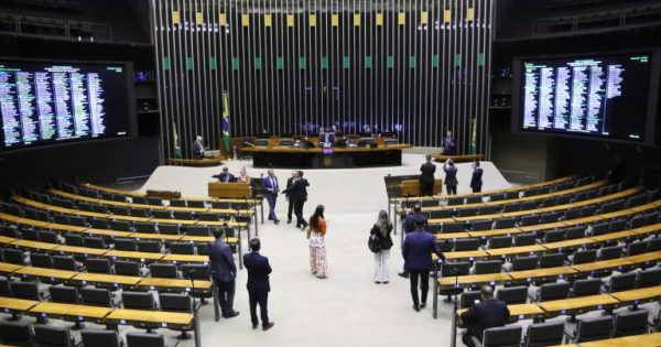Câmara pode votar hoje isenção do Imposto de Renda para salários de até R$ 5 mil