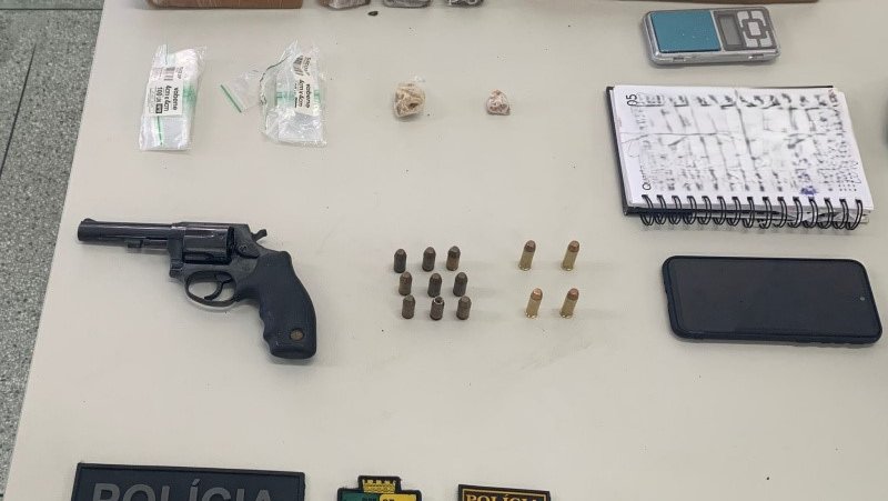 Homem é preso por tráfico de drogas e posse ilegal de arma de fogo em Nossa Senhora do Socorro