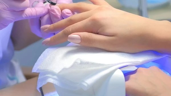 Anvisa proíbe uso de substâncias potencialmente cancerígenas em produtos para unhas