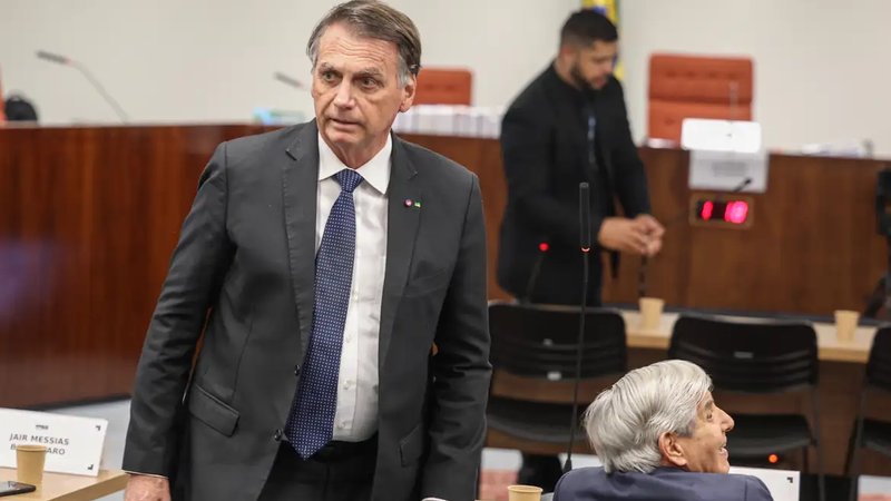 Defesa de Bolsonaro recorre no STF alegando cerceamento e pede revisão da pena na condenação por trama golpista
