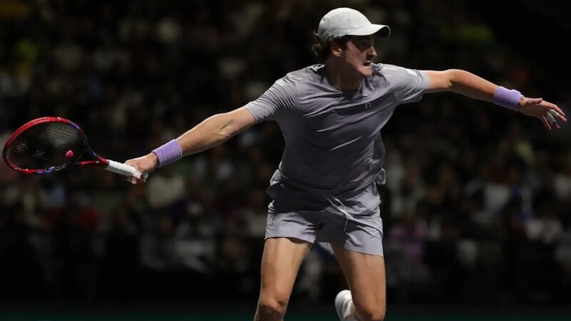 João Fonseca vence Shapovalov na estreia do Masters 1000 de Paris
