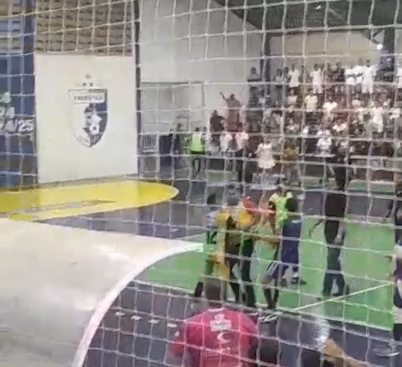 Prefeito Rogério Sobral invade quadra e causa tumulto na final do Campeonato Sergipano de Futsal