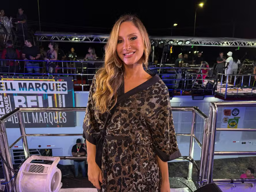 Show de Cláudia Leitte em Sergipe é adiado após diagnóstico de pneumonia