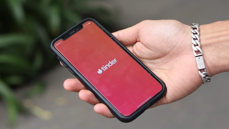 Tinder testa ferramenta de IA que analisa fotos do usuário para sugerir matches mais compatíveis