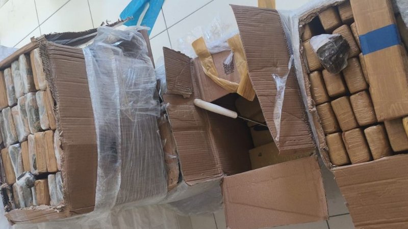 Homem é preso com cerca de 100 kg de drogas em apartamento no município de São Cristóvão