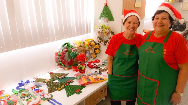 Bazar Solidário de Natal da AMO acontece dias nos 2 e 3 de dezembro com venda de peças artesanais