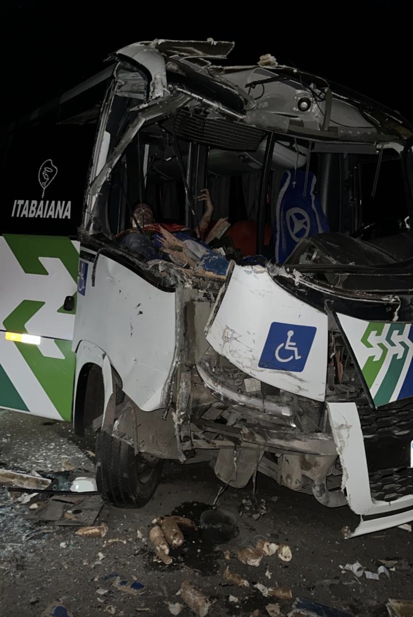 URGENTE: Acidente envolvendo dois carros e uma carreta deixa trânsito complicado na BR-235, no Cafuz