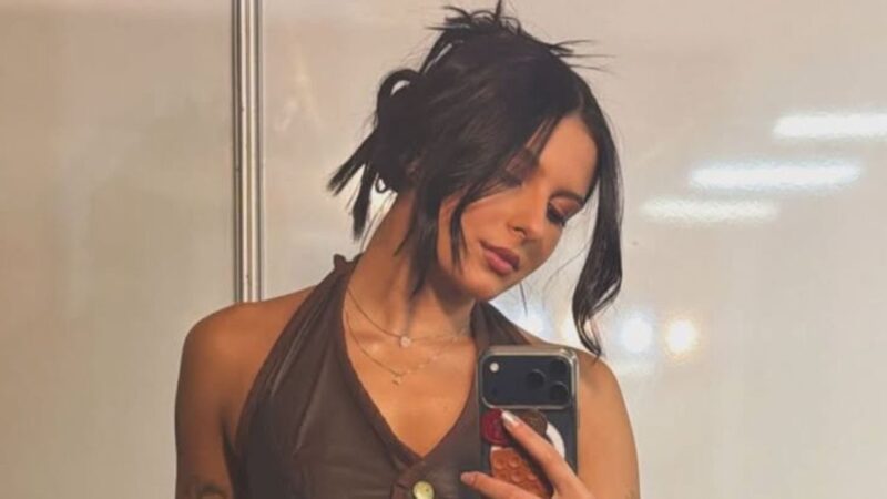 Ana Castela posa de biquíni e escolhe trilha sugestiva após término com Zé Felipe