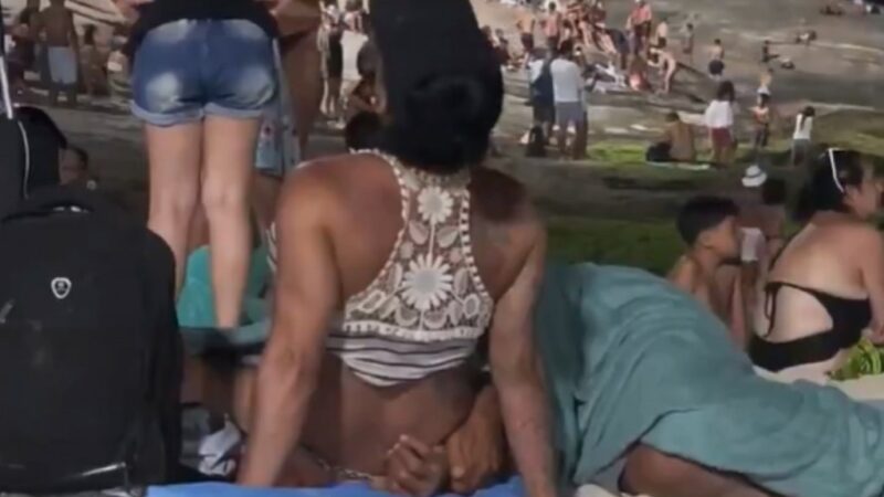 Casal é abordado pela PM após ato íntimo em público; entenda o que diz a lei