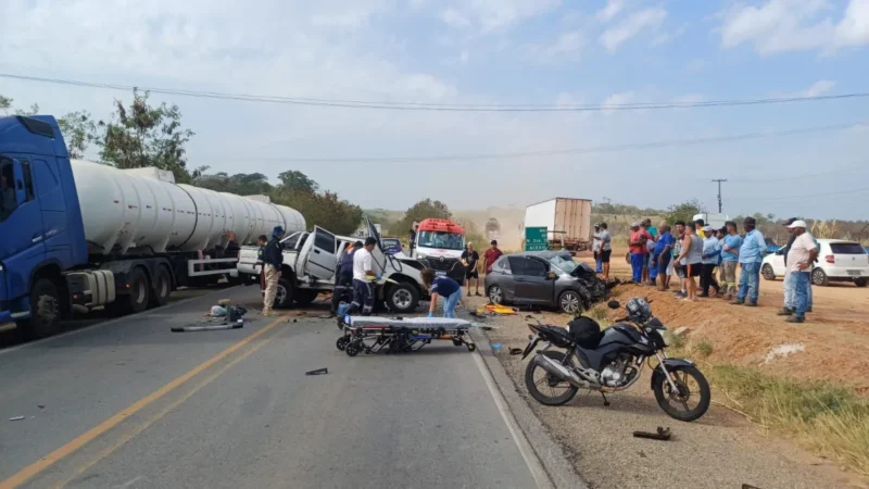 Colisão frontal na BR-101 deixa dois mortos e cinco feridos em Rosário do Catete