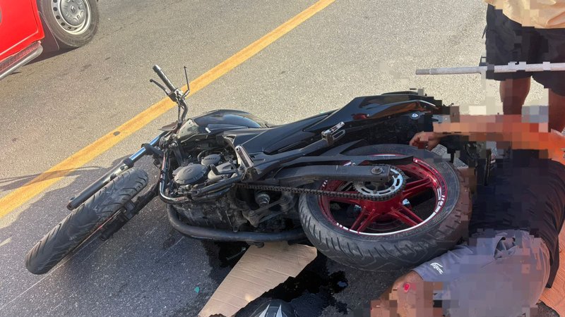 Mulher morre após colisão entre duas motos na Rodovia dos Náufragos