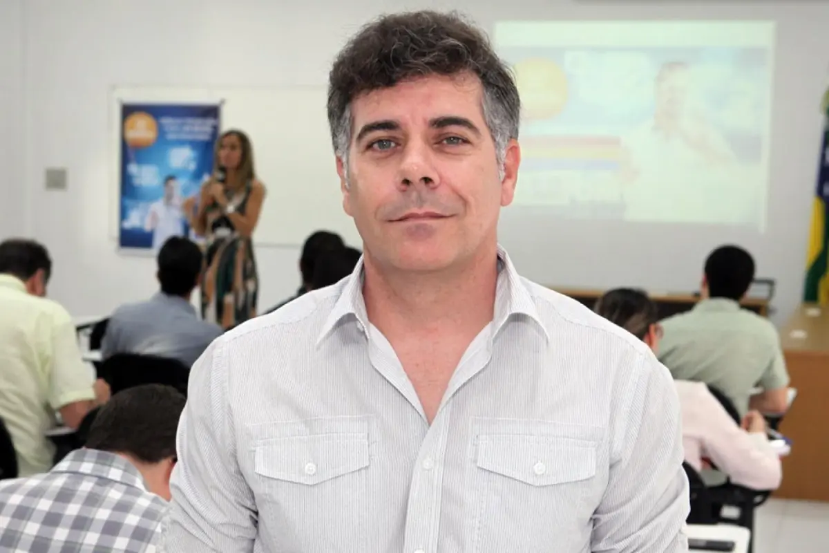 Professor Cristiano Ferronato morre aos 50 anos