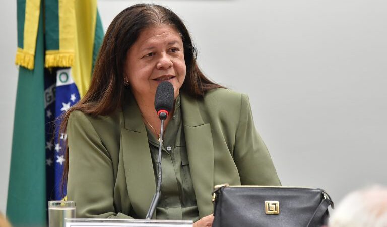 Proposta exige formação e registro para professores de educação física