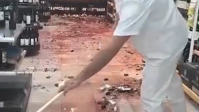 Mulher é contida após destruir garrafas em supermercado de shopping em Nossa Senhora do Socorro