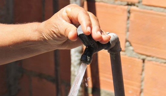 Vazamento suspende fornecimento de água nos bairros Grageru e Salgado Filho em Aracaju