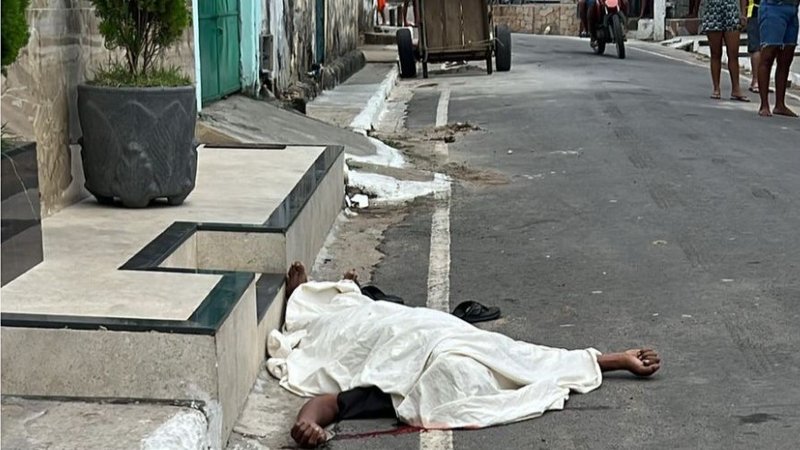 Homem é morto a tiros em via pública no centro de Riachuelo