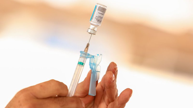 Equipes do SUS começam a receber vacina do Butantan contra a dengue