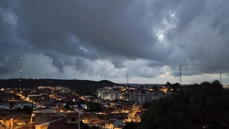 Defesa Civil emite alerta de previsão de chuva com ventos fortes