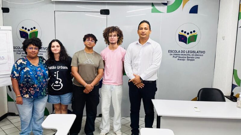 Universitários visitam a rotina da Câmara de Aracaju por meio da Escola do Legislativo Municipal