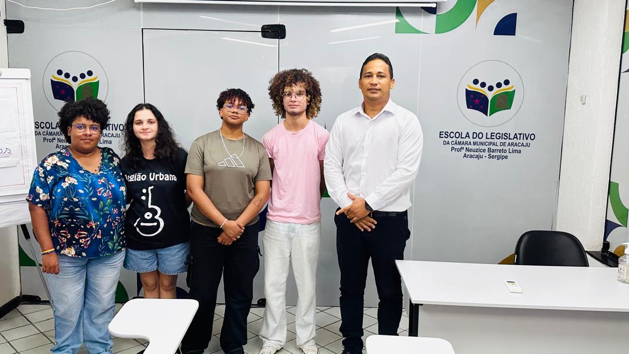 Universitários visitam a rotina da Câmara de Aracaju por meio da Escola do Legislativo Municipal