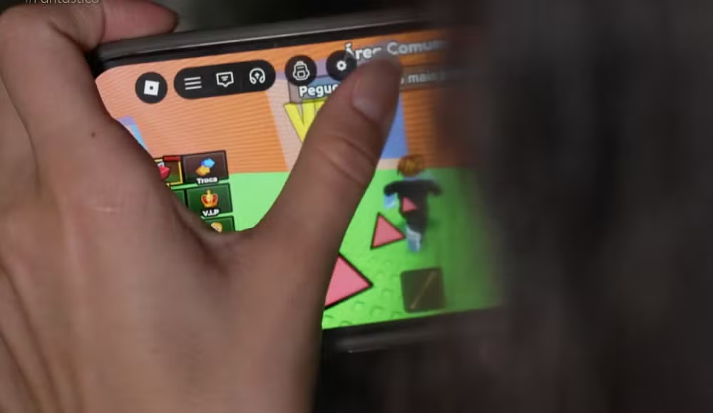Debate sobre proteção de menores nas redes e jogos volta ao centro após mudanças no Roblox
