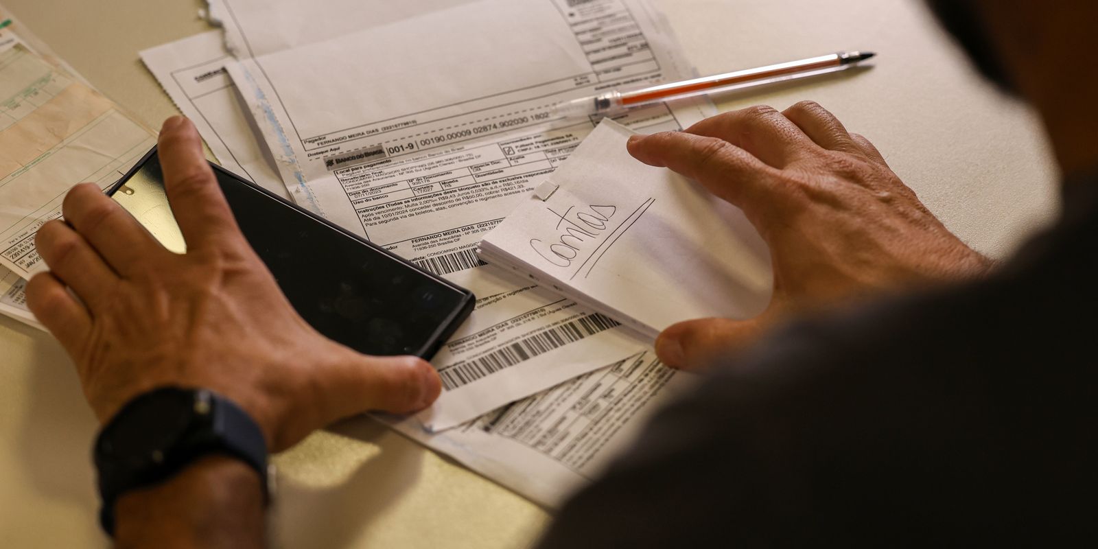 Novo salário mínimo de R$ 1.621 começa a ser depositado nesta segunda-feira