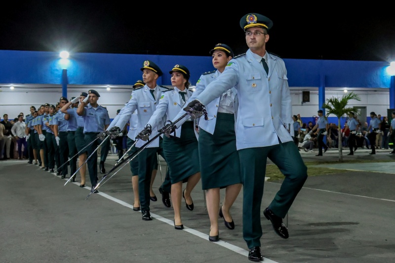 PM realiza formatura do Estágio de Adaptação de Oficiais da Saúde e entrega Espadim Tiradentes a cadetes do Curso de Formação de Oficiais 2025
