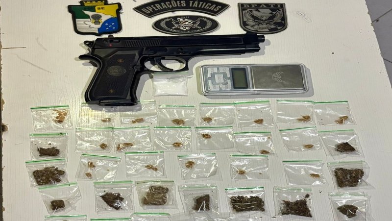 Suspeito de tráfico é preso com drogas e simulacro em Capela