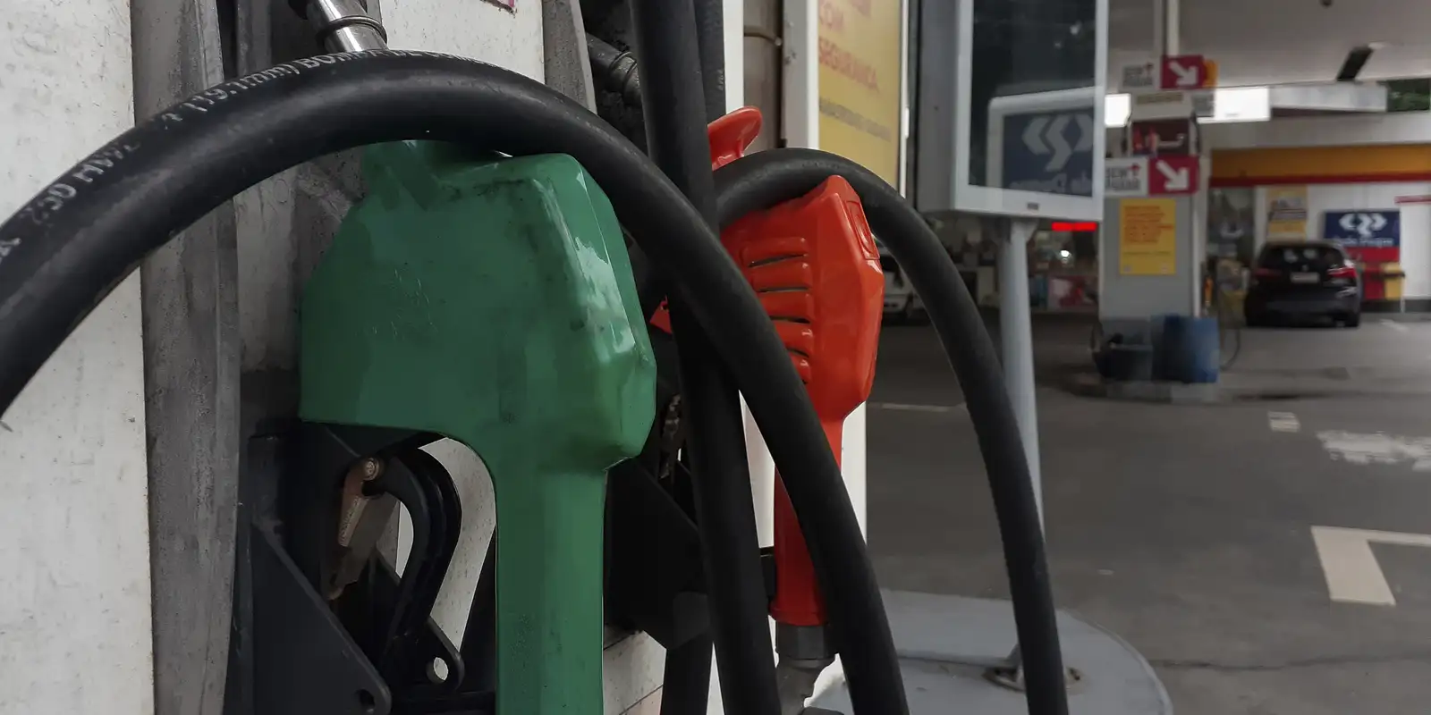 Combustível: Petrobras sobe diesel em R$ 0,38; Governo tenta neutralizar alta com isenção de impostos