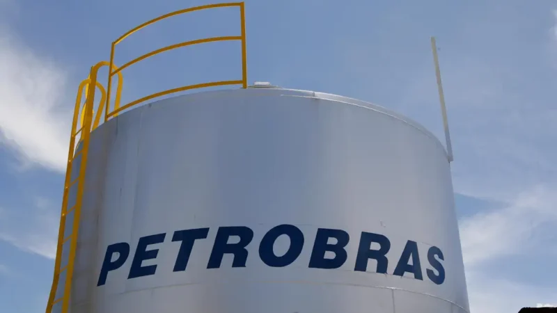 Distribuidoras pedem que Petrobras aumente importação de diesel para garantir abastecimento