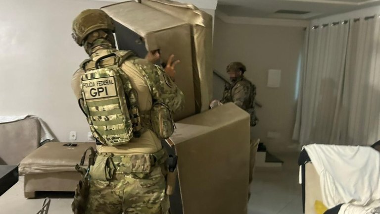 Operação contra tráfico e lavagem de dinheiro cumpre mandados em Aracaju