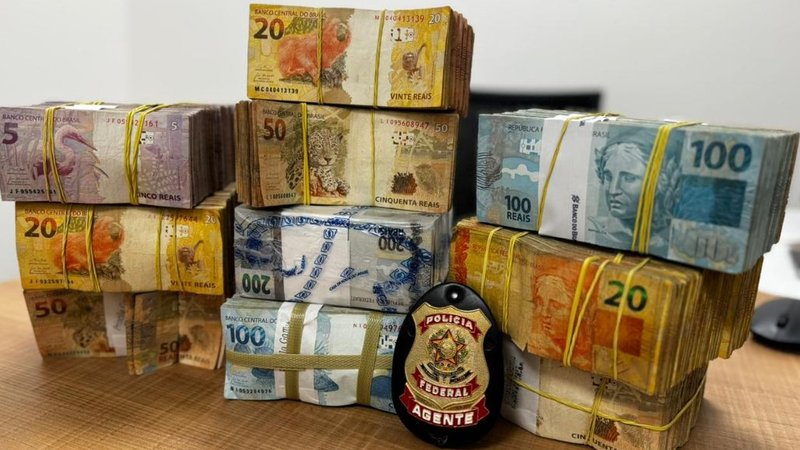 Polícia Federal prende dois homens e apreende R$ 500 mil em Aracaju | Polícia