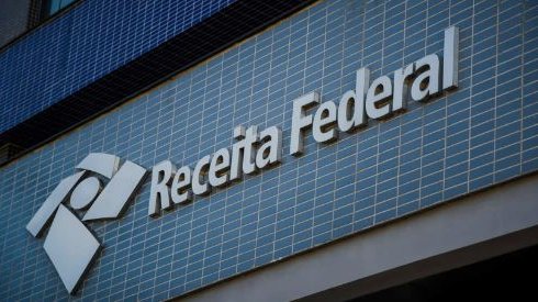 Receita Federal paga maior lote de restituição do Imposto de Renda da história nesta terça-feira (30)