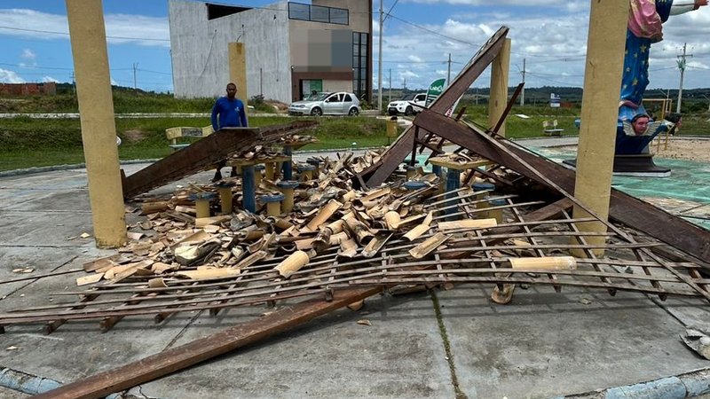 Teto de quiosque desaba e deixa homem ferido em Japaratuba