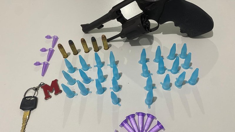 Dupla suspeita de tráfico morre em confronto com a polícia em Poço Verde