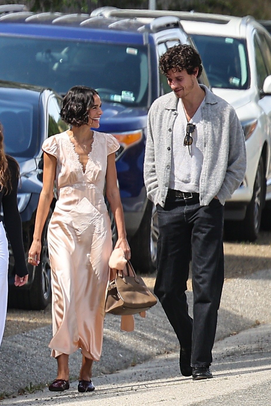 Bruna Marquezine e Shawn Mendes são vistos juntos em Malibu durante passeio e almoço