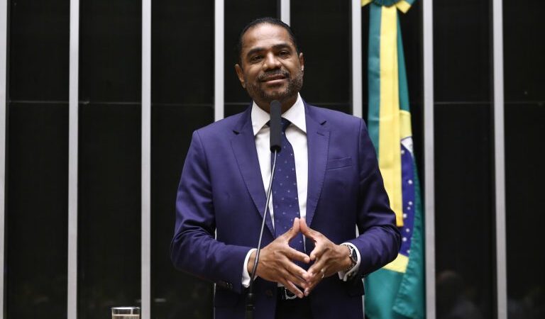 Câmara aprova projeto que cria o Dia Nacional da Capoeira
