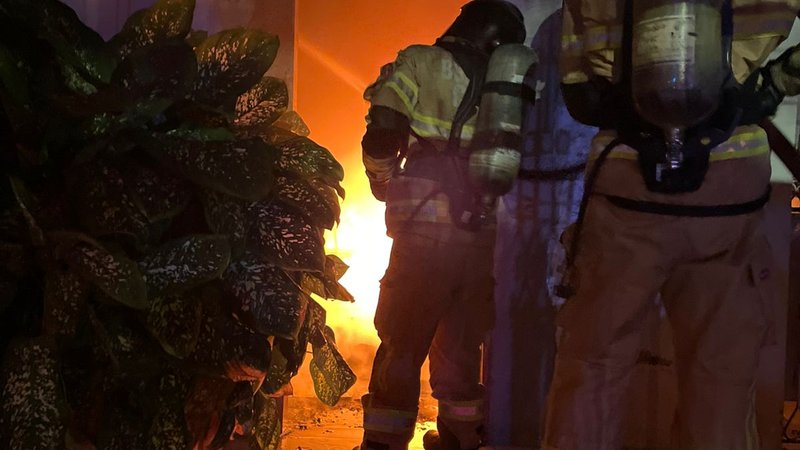 Casa pega fogo na Zona Norte de Aracaju
