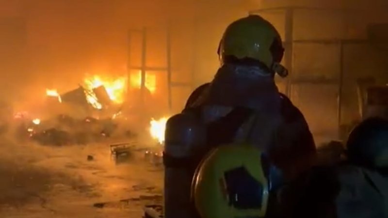 Incêndio atinge galpão no bairro Inácio Barbosa, em Aracaju