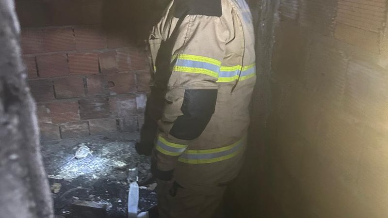 Incêndio atinge residência no bairro Soledade e mobiliza bombeiros em Aracaju