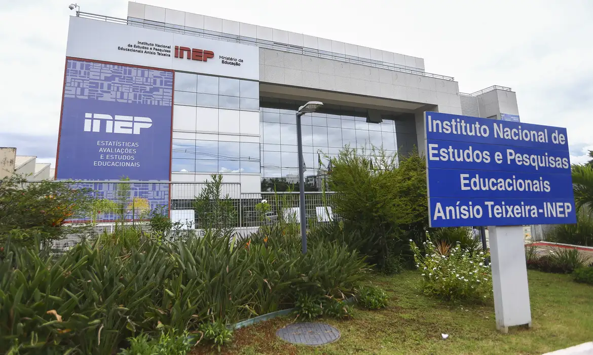 MEC e Inep estendem prazo para pedir isenção da taxa do Enem 2026