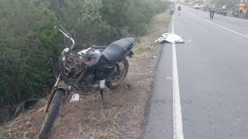 Motociclista morre após perder controle e sair da pista na SE-200, em Porto da Folha