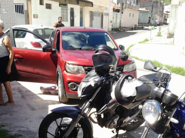 Mulher é assassinada a tiros na porta de escola em Aracaju; filha de 13 anos presenciou o crime