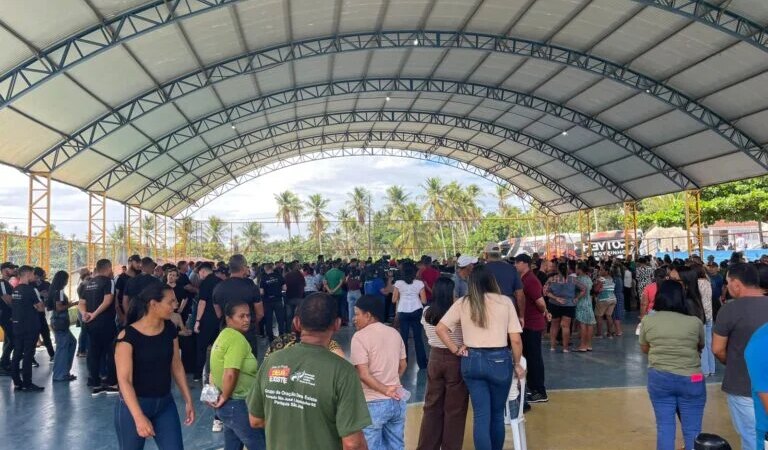 Sob forte comoção, família morta em acidente na SE-226 é velada em Japaratuba