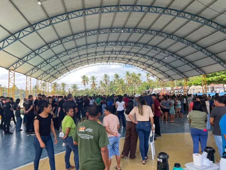 Sob forte comoção, família morta em acidente na SE-226 é velada em Japaratuba