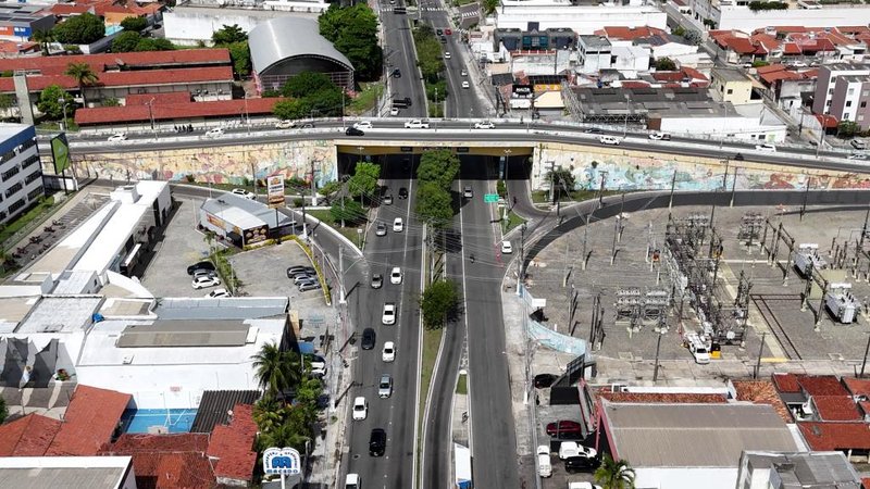 Novo bloqueio no trânsito altera acessos no entorno de viaduto em Aracaju