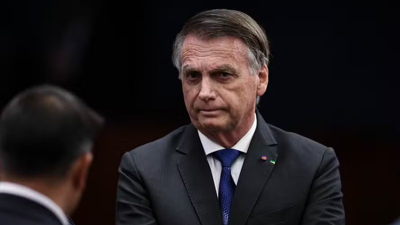 Bolsonaro segue internado em Brasília após cirurgia no ombro