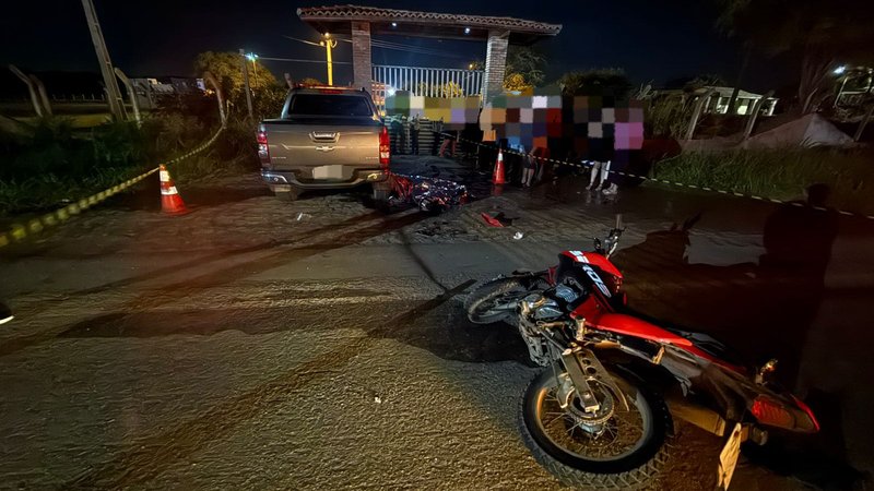 Colisão entre moto e caminhonete deixa homem morto e mulher ferida em Nossa Senhora da Glória