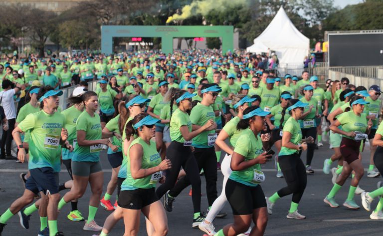Corrida da Câmara reúne 6 mil pessoas na Esplanada em celebração aos 200 anos da Casa